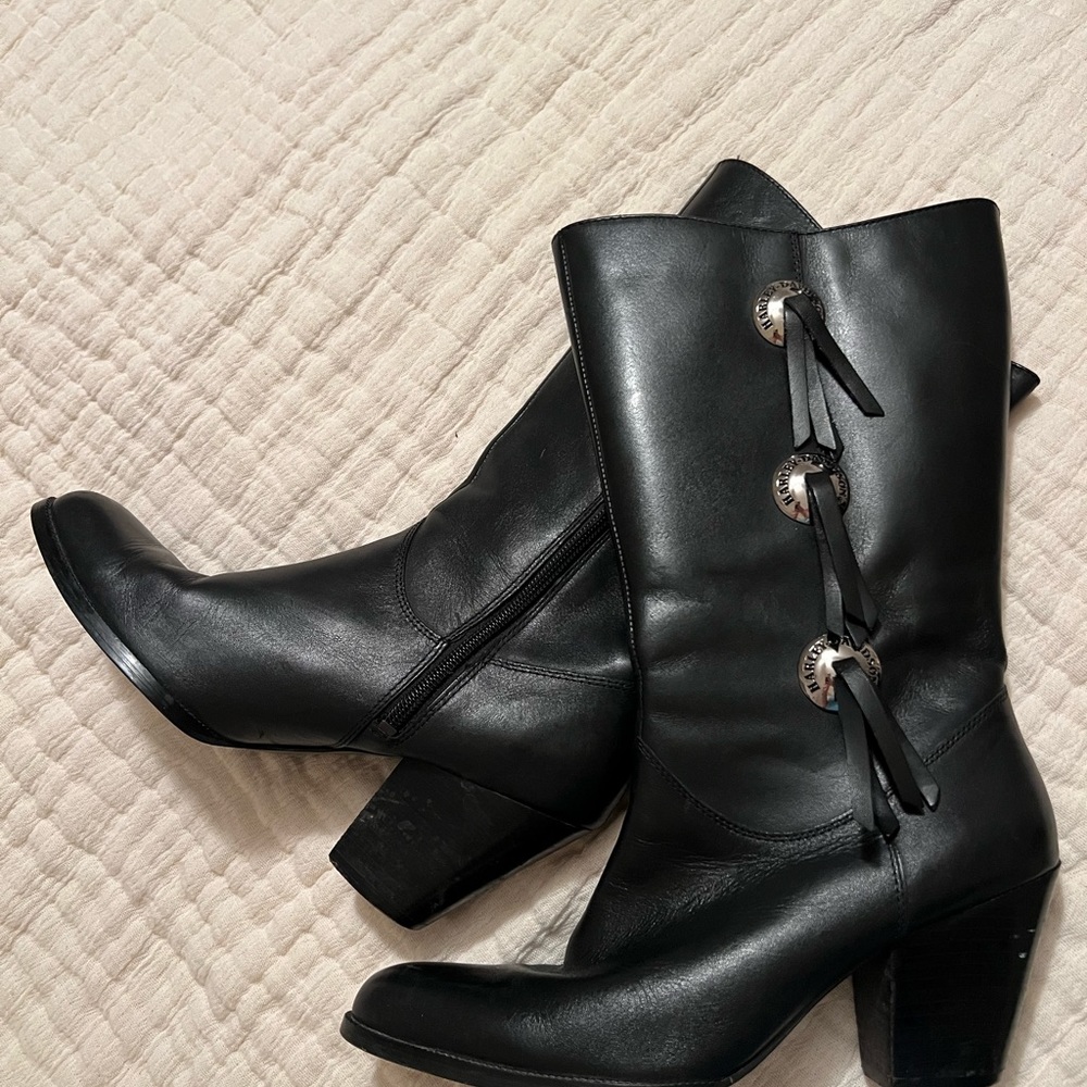 Harley Davidson 100% leather boots black in excellent condition.